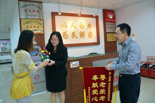 Respecting and Loving the Elderly, Devoting Love - Foshan An'an Beauty and Health Products Co., Ltd.'s "Respecting ...