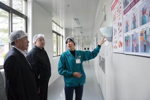 Zhang Si, academician of the Chinese Academy of Sciences, and Zeng Zheng, secretary of Foshan University of Science and ...